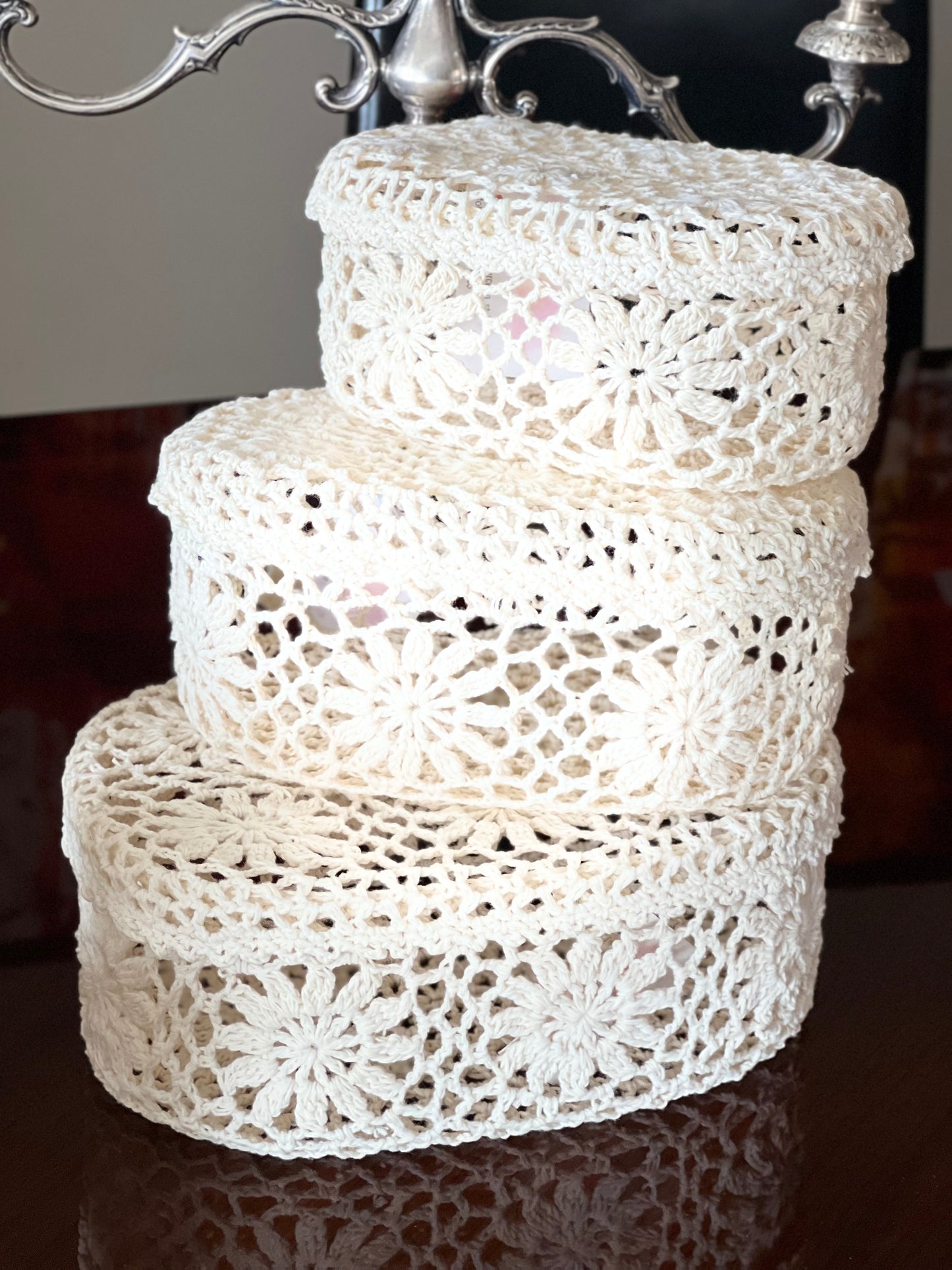 Lace Box - Oval (size 8x4 inch)